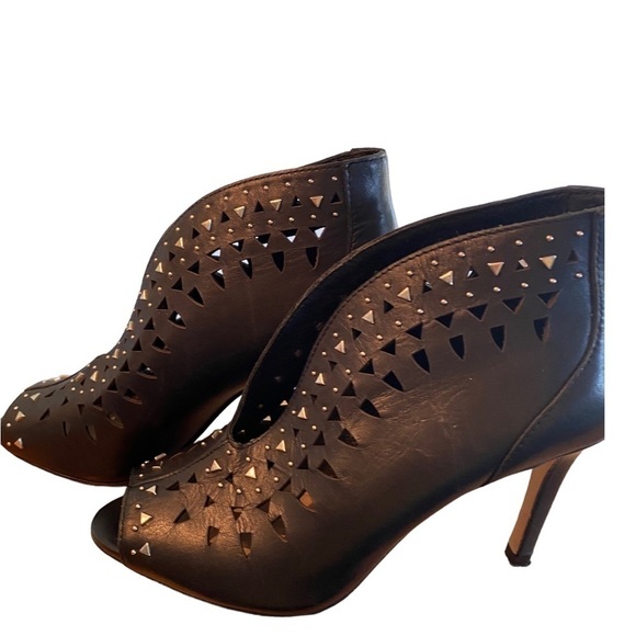 Vince Camuto Peep Toe Leather Ankle Booties Black 6M - Picture 8 of 11